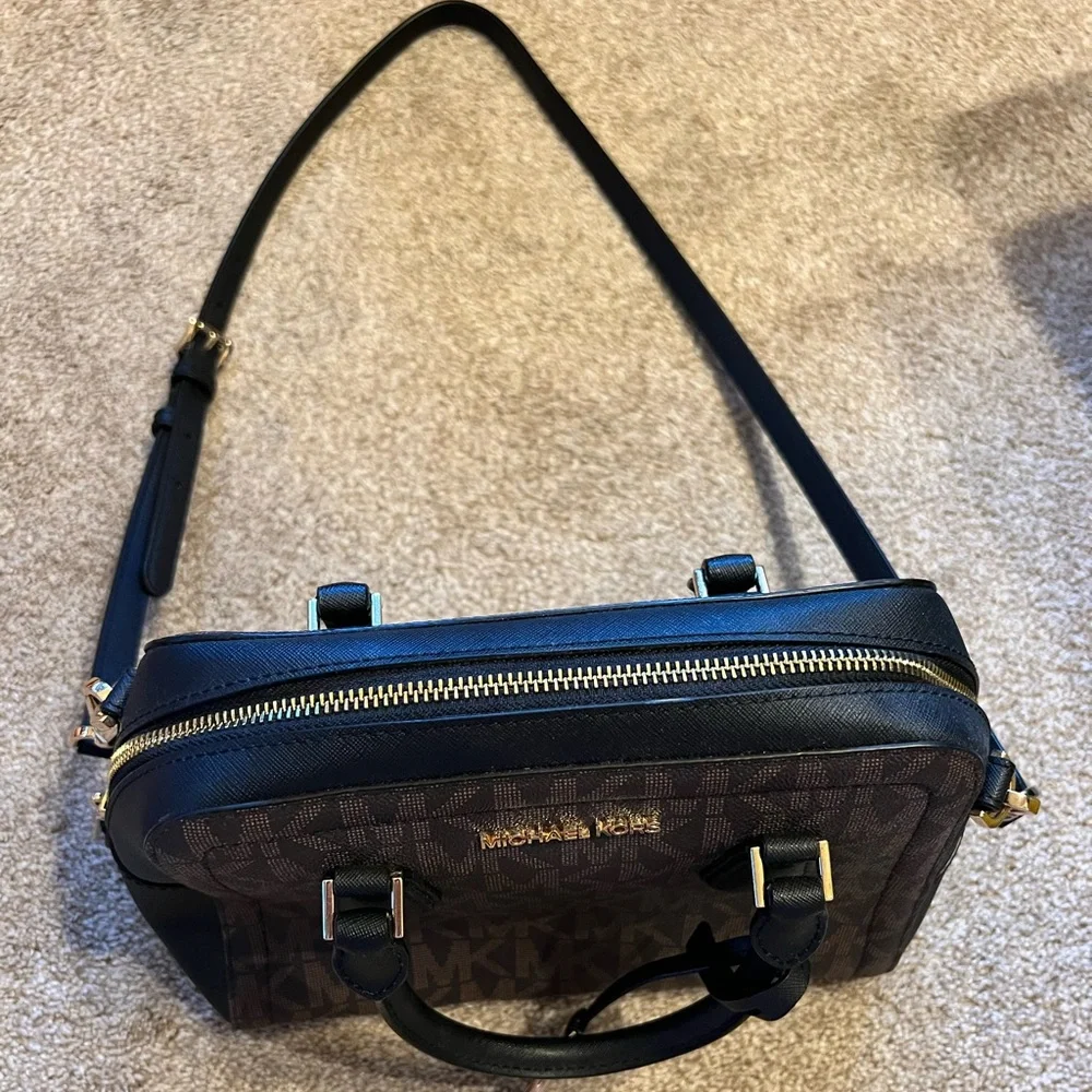 Like New Michael Kors Satchel - Picture 3 of 16